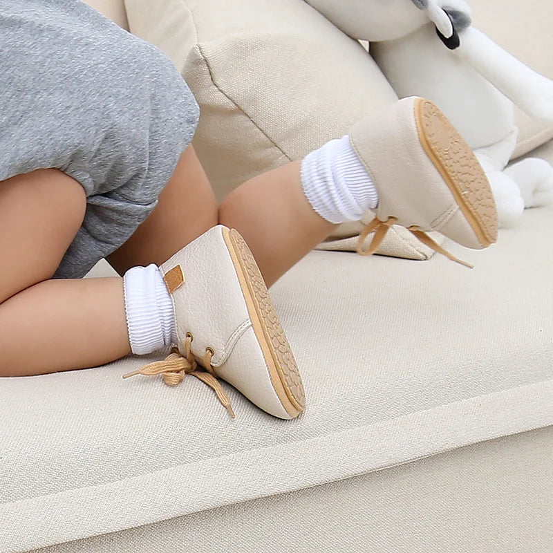 Mocasines de bebé Vintage Charm - Cuero retro para pies pequeños 